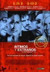 INTIMOS Y EXTRAÑOS