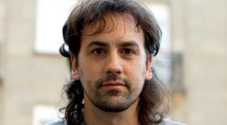 ISAKI LACUESTA EN EL CENTRO POMPIDOU