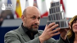 LA MUJER DE LA MONTAÑA PREMIADA