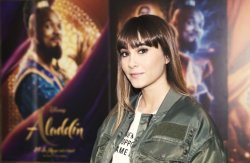 AITANA CANTA UN MUNDO IDEAL EN EL NUEVO ALADDIN