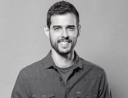 ÁNGEL GÓMEZ PREPARA SU DEBUT EN EL LARGOMETRAJE