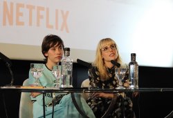 NATALIA DE MOLINA Y GRETA FERNÁNDEZ EN LO ÚLTIMO DE ISABEL COIXET