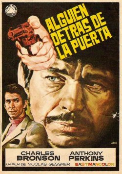 ALGUIEN DETRÁS DE LA PUERTA