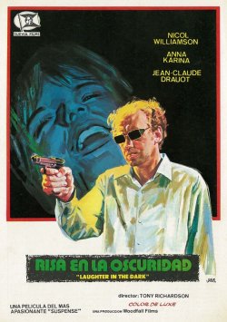 RISA EN LA OSCURIDAD