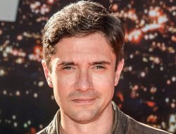 TOPHER GRACE