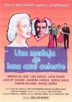 UNA MADEJA DE LANA AZUL CELESTE