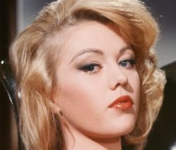 Ha muerto... MARGARET NOLAN