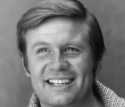 Ha muerto... JAMES HAMPTON