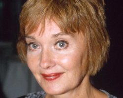 Ha muerto... NICOLA PAGETT