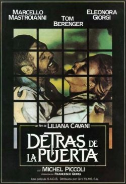 DETRÁS DE LA PUERTA