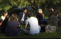 JONÁS TRUEBA VUELVE AL CINE INMERSIVO CON QUIÉN LO IMPIDE