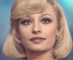 Ha muerto... RAFFAELLA CARRÁ