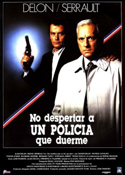 NO DESPERTAR A UN POLICÍA QUE DUERME