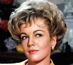 Ha muerto... JOANNA BARNES