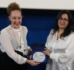 LAURA ALVEA RECIBE EL PREMIO ASECAN JOSEFINA MOLINA