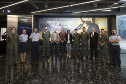 SIMULADOR DE VUELO EN EL PREESTRENO DE TOP GUN MAVERICK