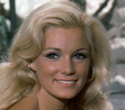 Ha muerto... YVETTE MIMIEUX