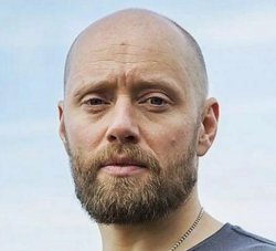 AKSEL HENNIE