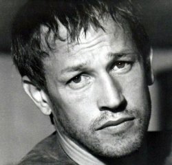 Ha muerto... FREDERICK FORREST