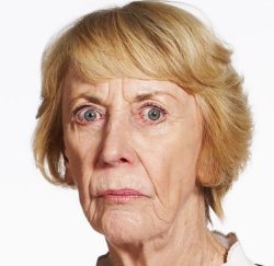 Ha muerto... JUDI FARR