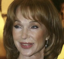Ha muerto... SHIRLEY ANNE FIELD width=