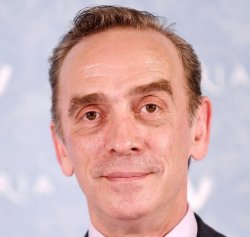 Ha muerto... ADRIAN SCHILLER