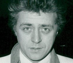 Ha muerto... NICHOLAS BALL