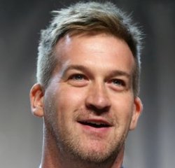 Ha muerto... KENNETH MITCHELL