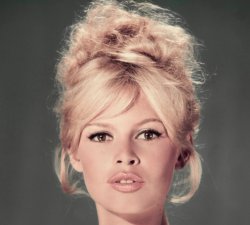 Ha muerto... BRIGITTE BARDOT