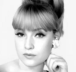 Ha muerto... CHRISTA LANG